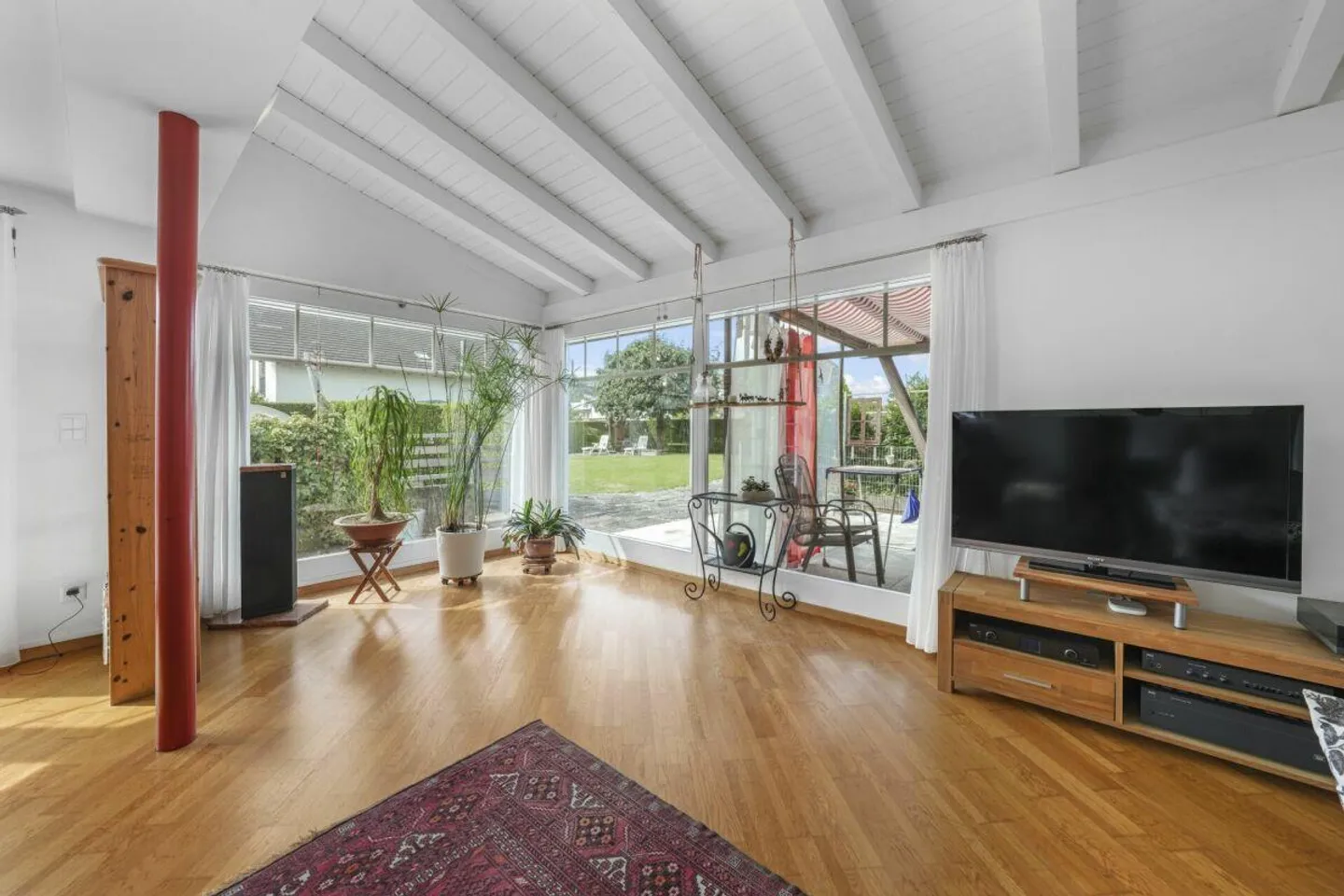 Maison de coin familiale, située au centre et au calme, avec beaucoup d'espace et une réserve de construction - Photo 16 sur 30