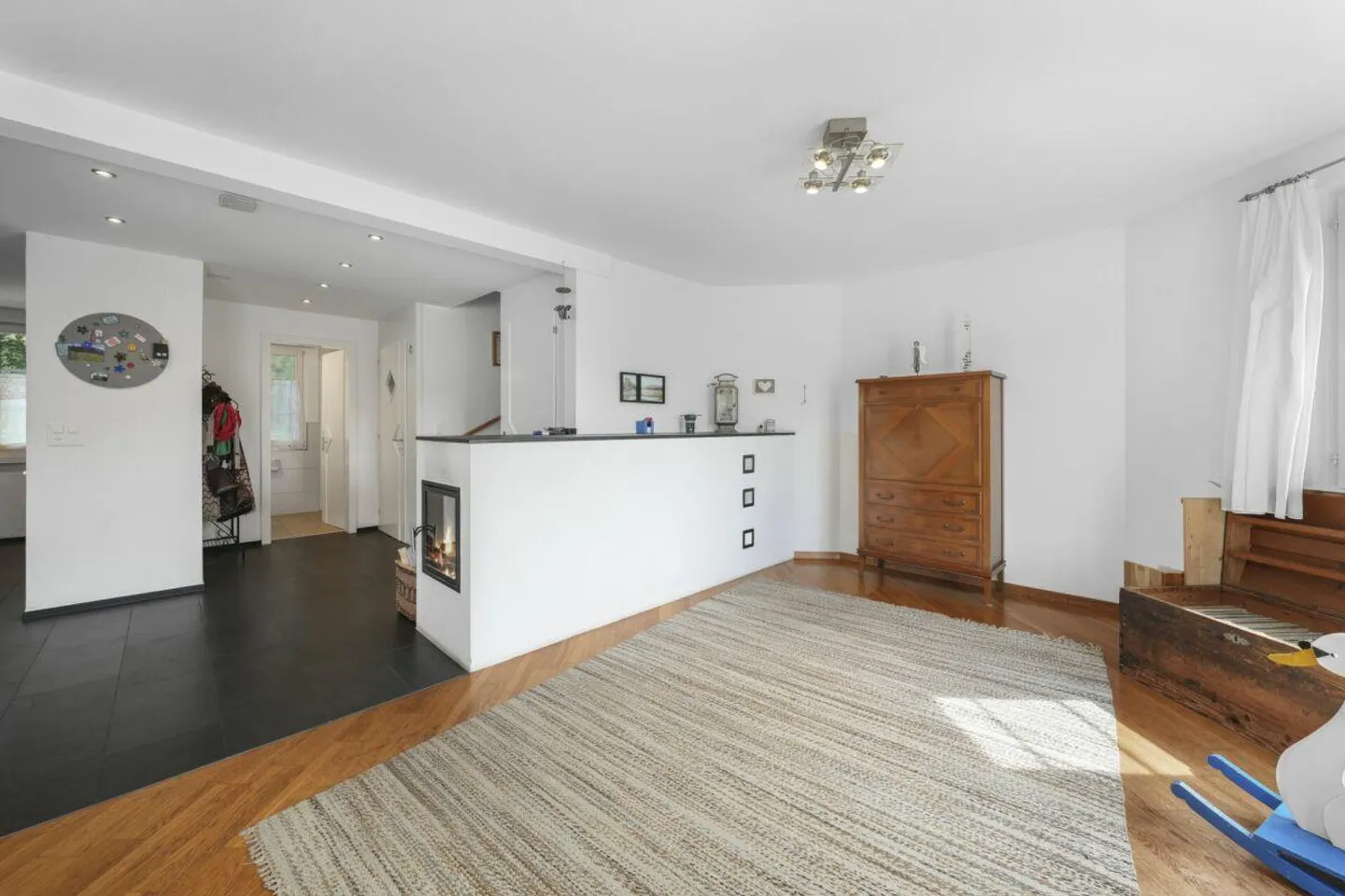 Maison de coin familiale, située au centre et au calme, avec beaucoup d'espace et une réserve de construction - Photo 17 sur 30