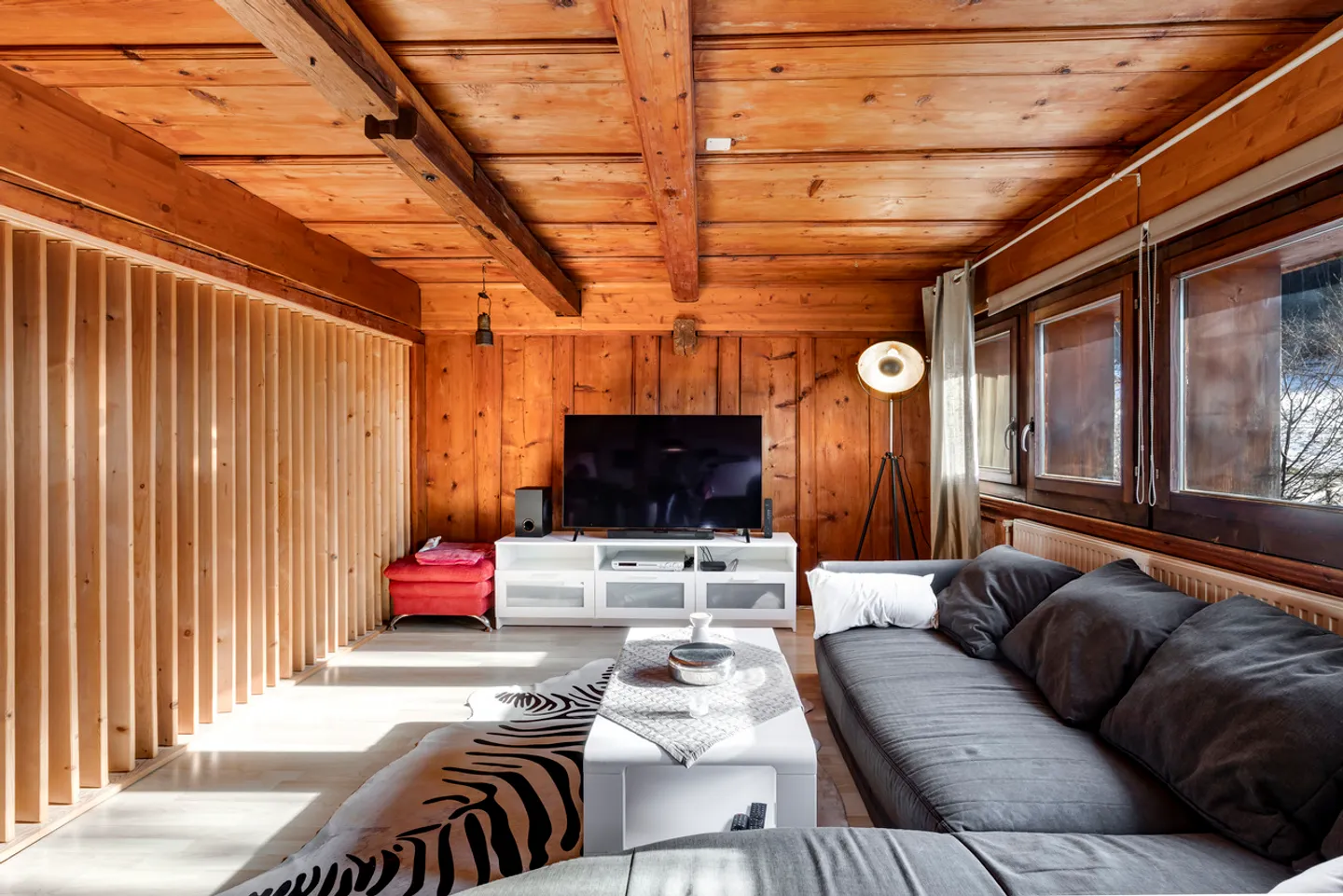 Renovated character farm in the heart of La Roche - Photo 4 of 11