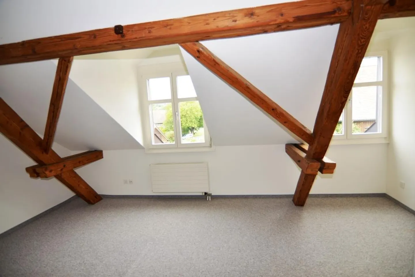 Very beautiful and charming 3.5-room attic apartment for rent - Photo 9 of 11