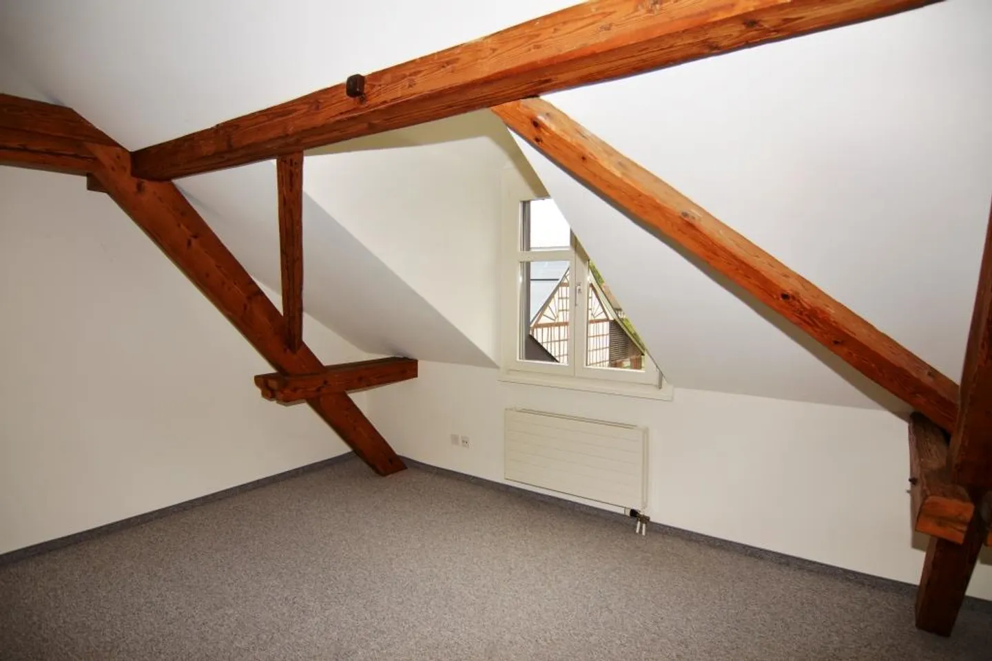 Very beautiful and charming 3.5-room attic apartment for rent - Photo 11 of 11