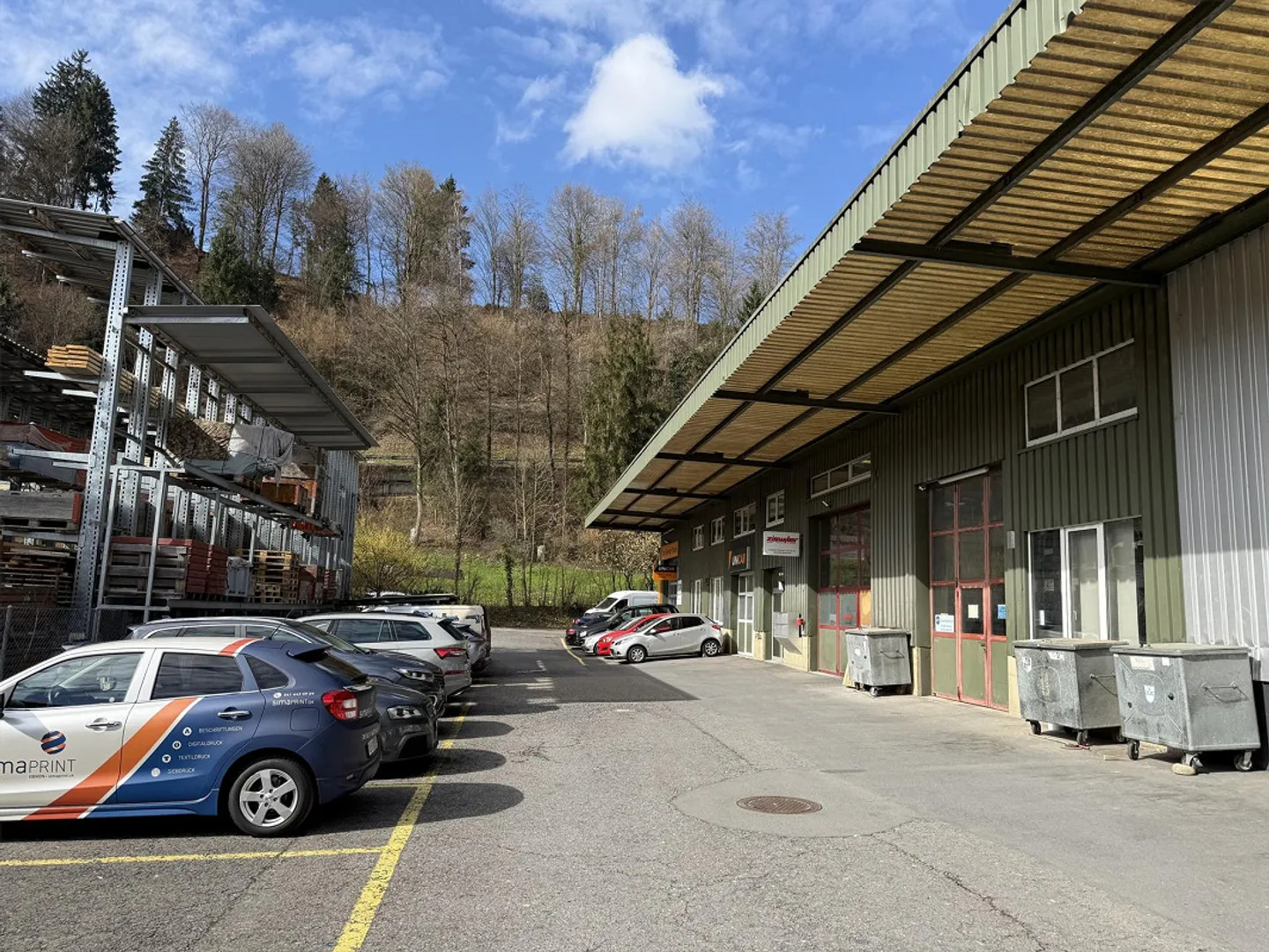 Spazio commerciale moderno con magazzino alto a Ebikon - Foto 1 di 12