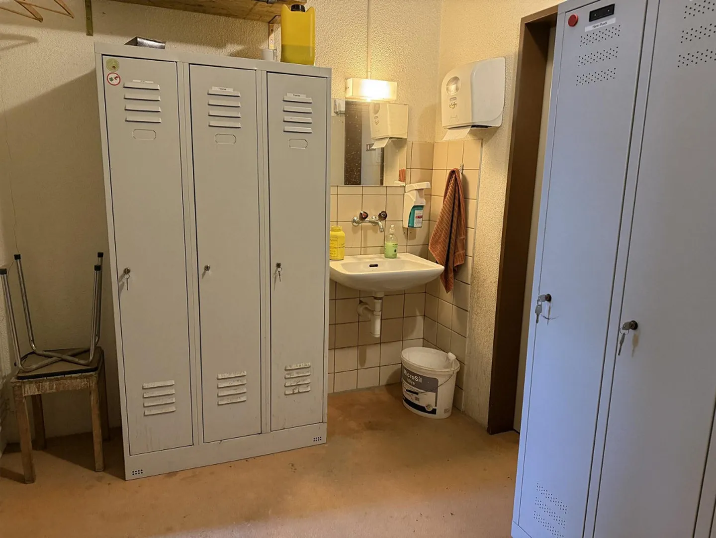 Spazio commerciale moderno con magazzino alto a Ebikon - Foto 7 di 12