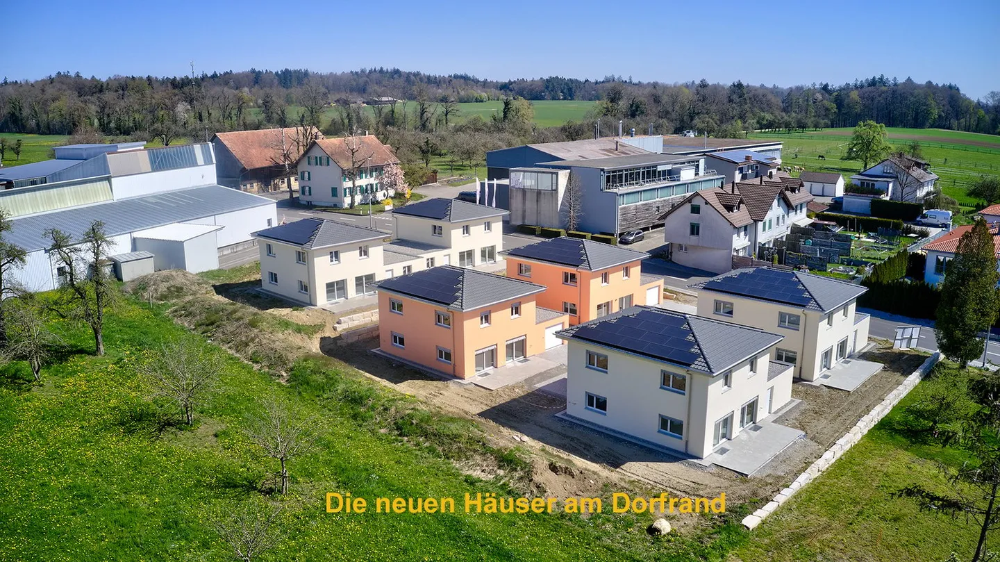 *Neubau* Letztes 5 ½-ZI. EFH mit Traum-Küche, viel Platz für Ihre Kinder im grossen Garten, etc. - Photo 1 sur 9