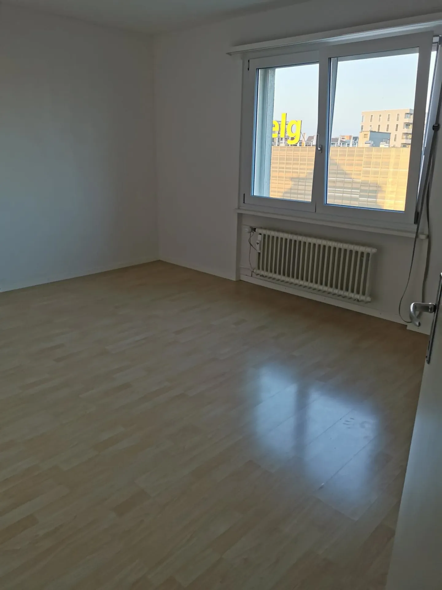 Sunny 4.5-Room Apartment - Photo 5 of 9