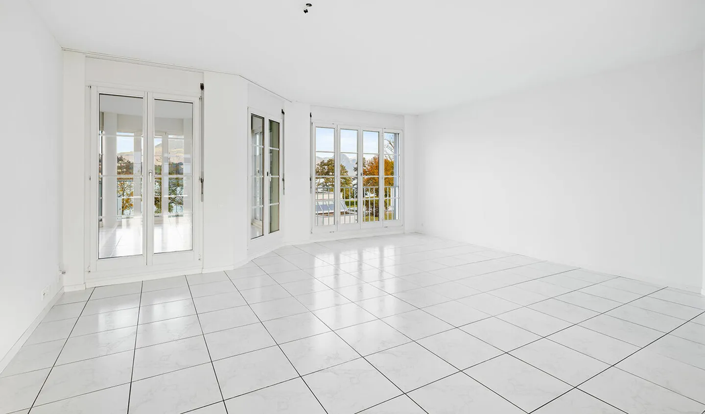 Cet appartement de 3½ pièces impressionne par sa générosité - Photo 4 sur 15
