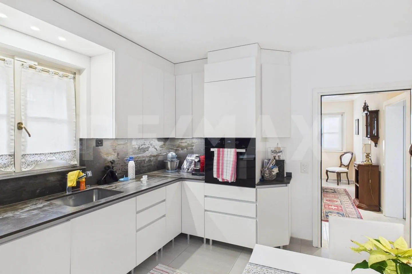 Villa Elegante con Piscina, Foresta Privata e Vista Verde - Foto 5 di 13