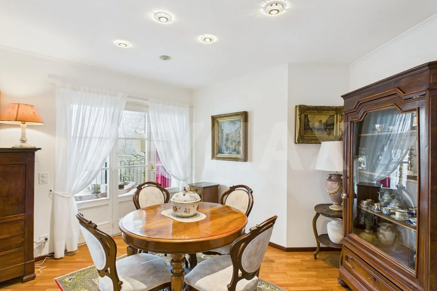 Villa Elegante con Piscina, Foresta Privata e Vista Verde - Foto 10 di 13