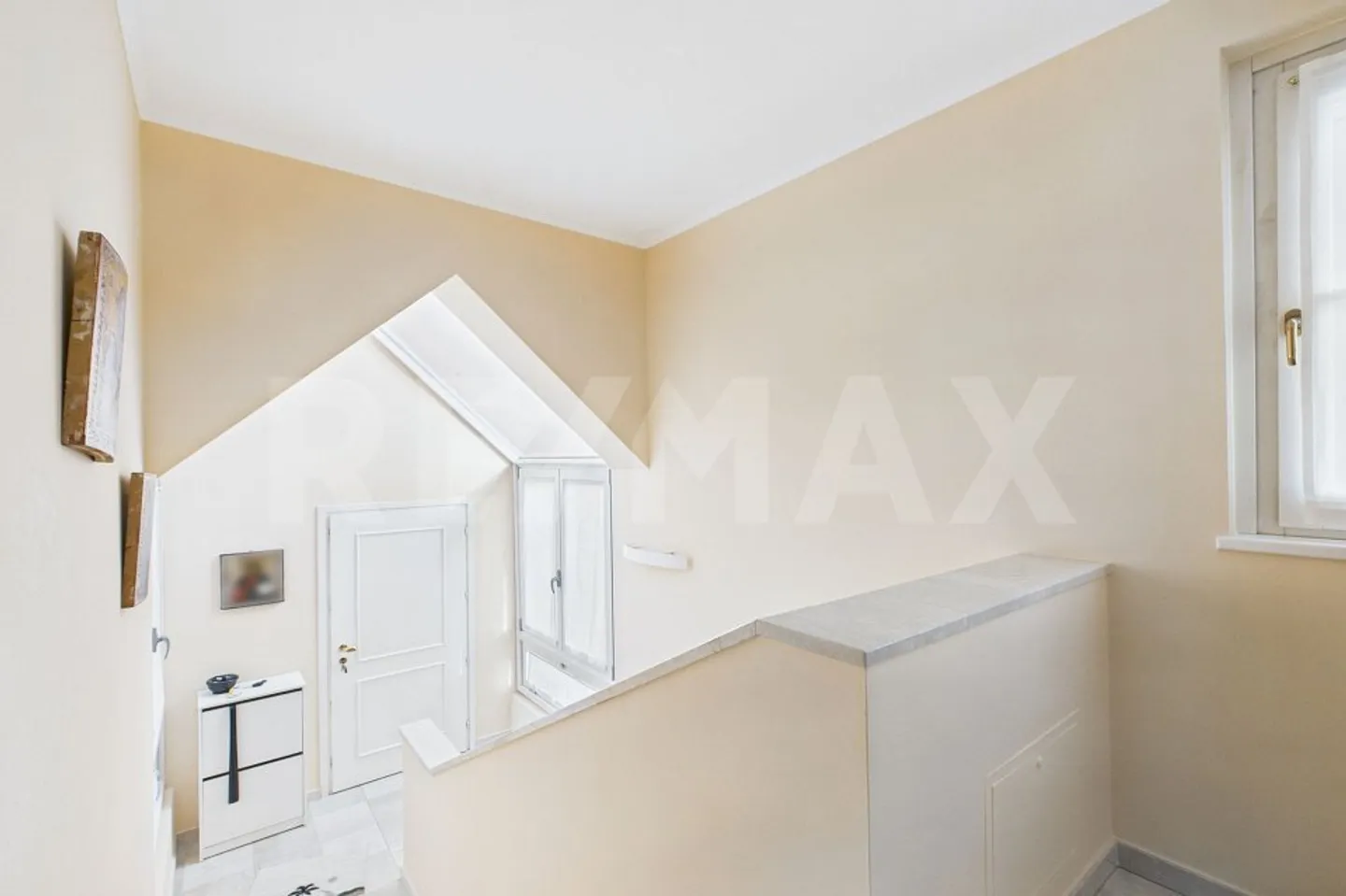 Villa Elegante con Piscina, Foresta Privata e Vista Verde - Foto 13 di 13