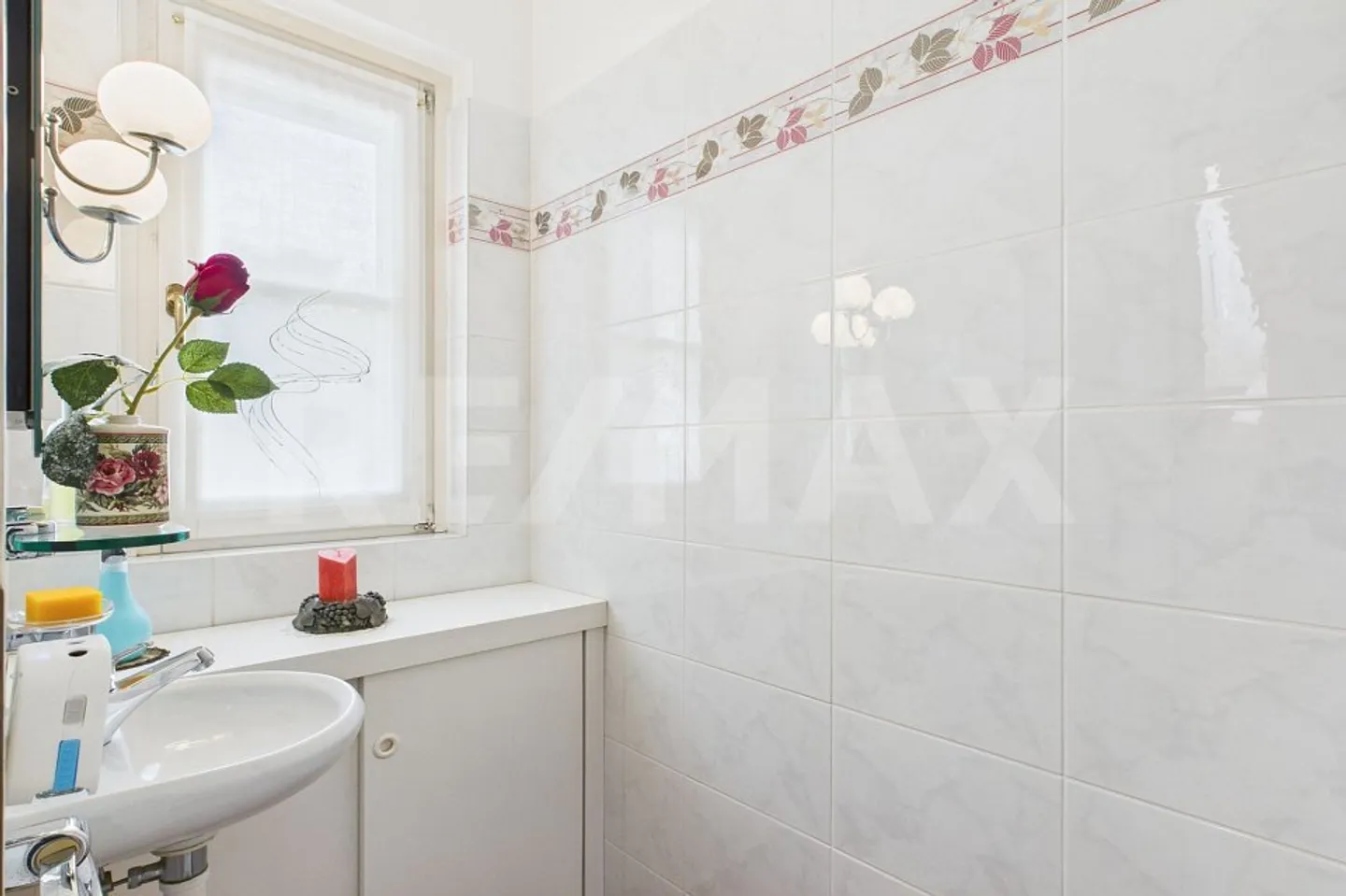 Villa Elegante con Piscina, Foresta Privata e Vista Verde - Foto 12 di 13