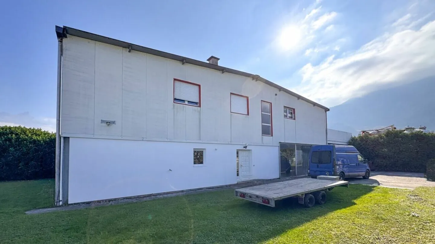 Ateliers, déjà loués, et un appartement de 5,5 pièces - Photo 2 sur 21