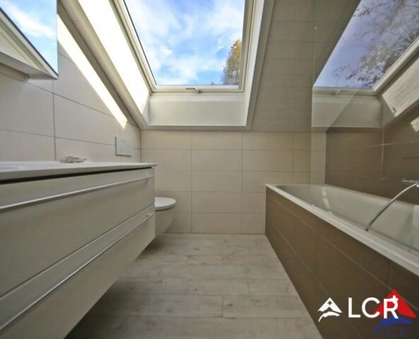 Beautiful apartment of 5.5 rooms / 4 bedrooms / 2 bathrooms / 2 balconies - Photo 7 of 13
