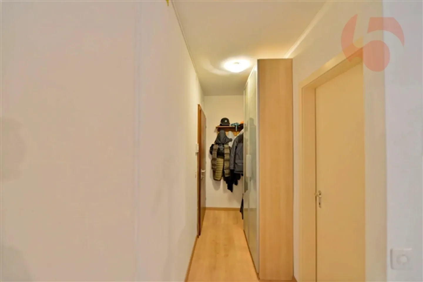 «Studio mit Balkon, gut angelegt und ideal gelegen» - Foto 2 von 7