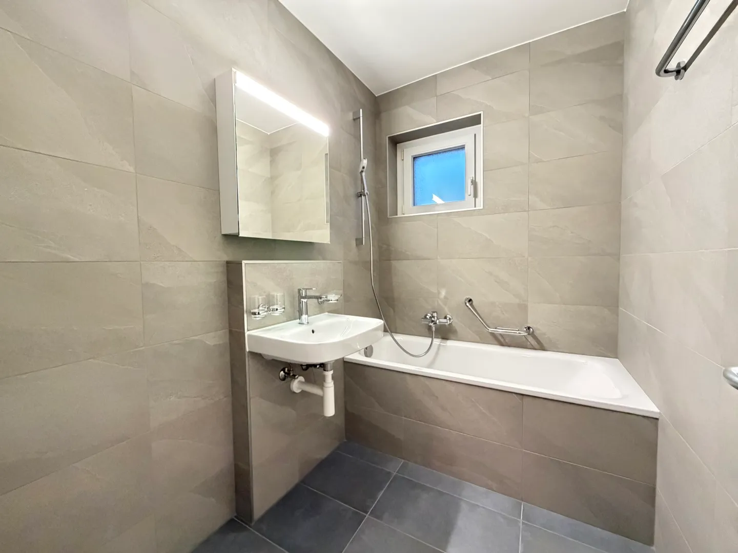 Appartement Charmant avec Balcon - Photo 6 sur 8