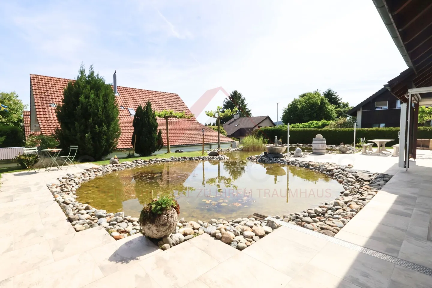 Paradiso familiare con giardino da sogno e stagno naturale a Hagneck - Foto 6 di 30