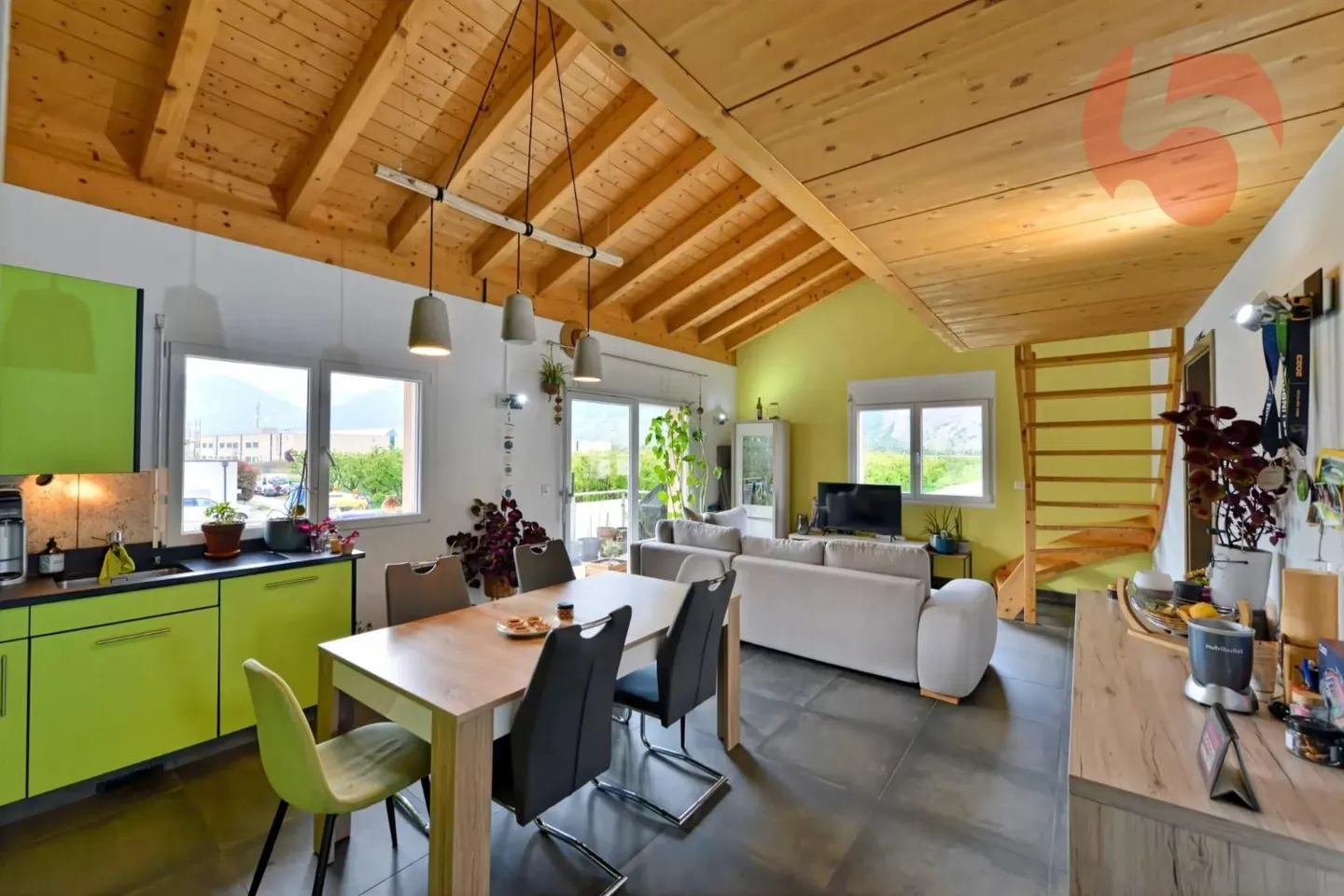 Charmante Attique mit Balkon - Foto 3 von 12
