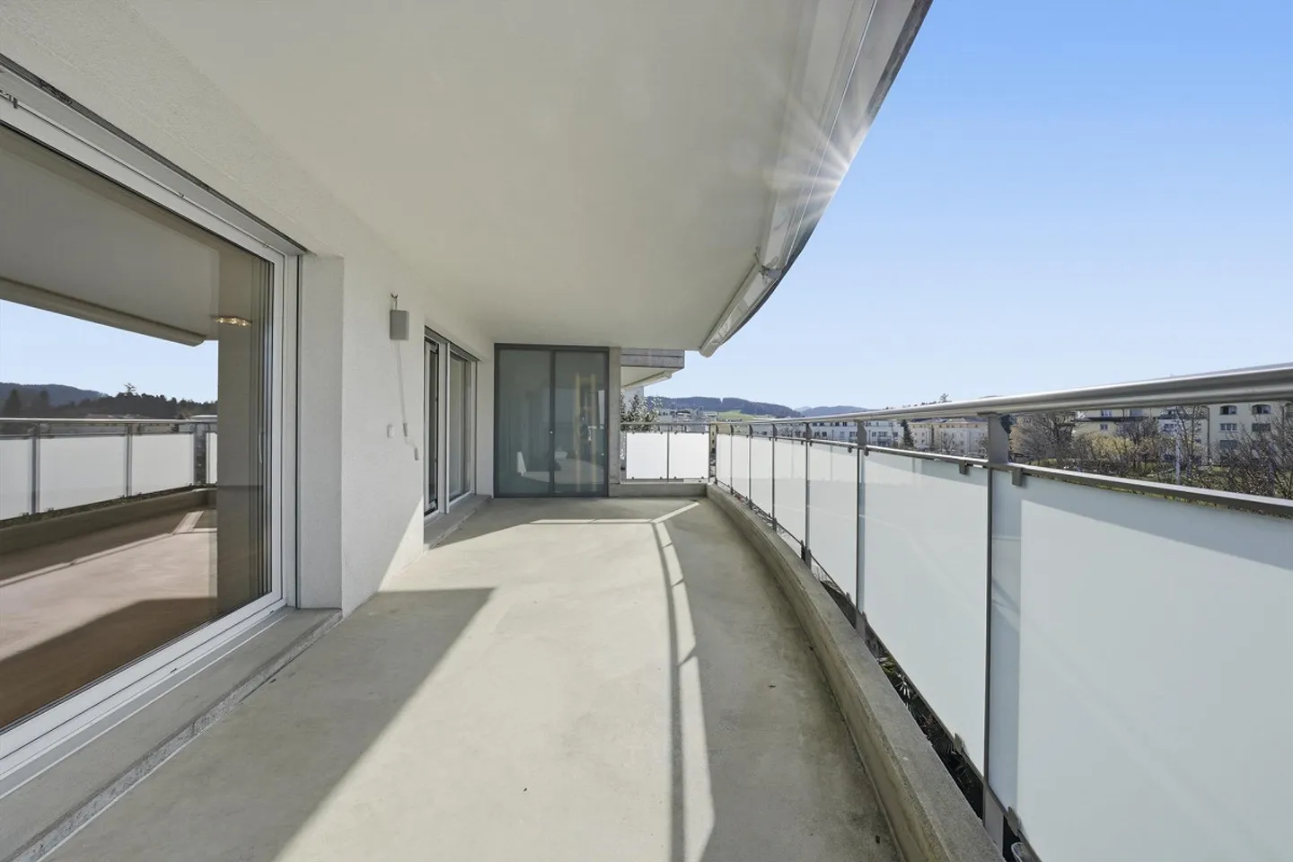 Spacious 4.5 Room Apartment - Photo 23 of 30