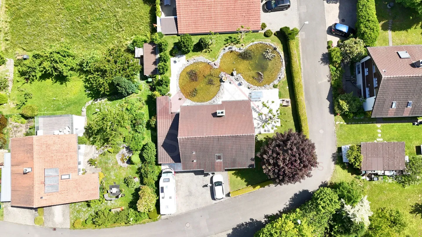 Paradiso familiare con giardino da sogno e stagno naturale a Hagneck - Foto 28 di 30