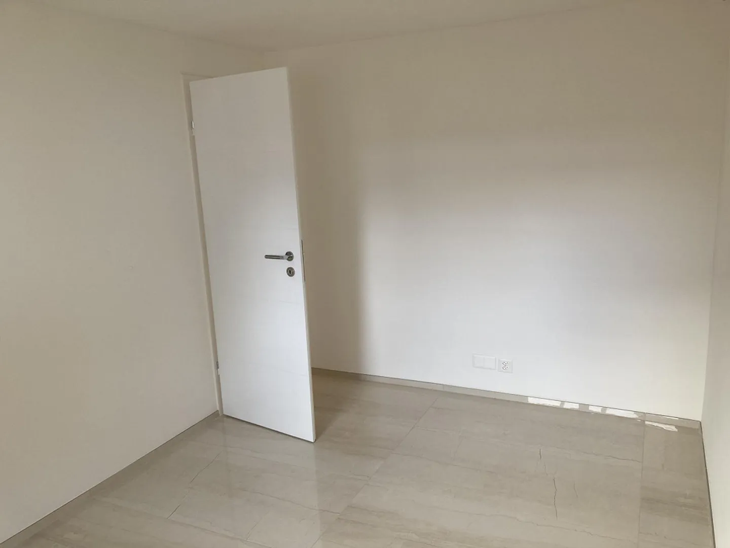 Exclusif & Première Location après Rénovation Complète: Appartement Moderne de 2.5 Pièces à Neuheim - Photo 6 sur 11