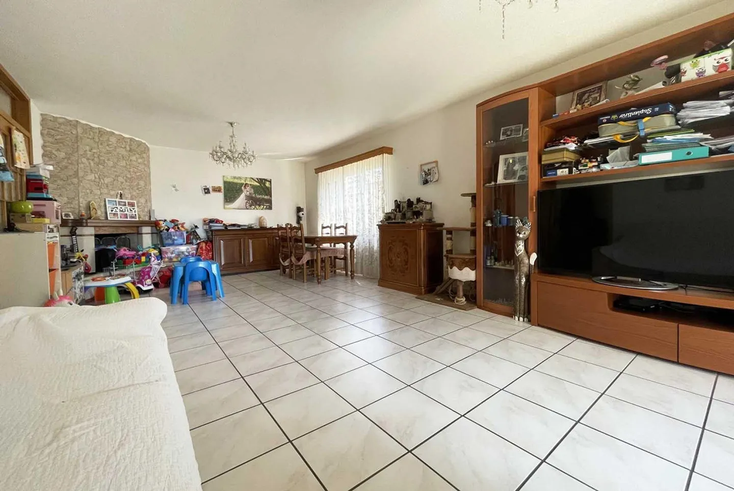 Stupenda villa con 4,5 camere e giardino a Stabio - Foto 2 di 13
