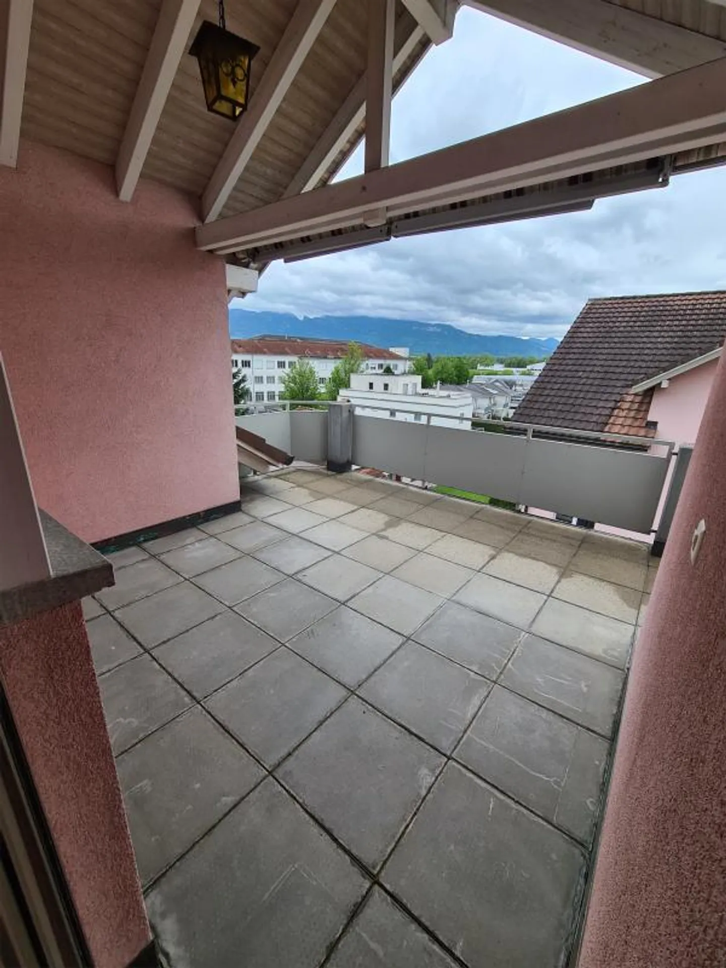 Geräumige Attikawohnung Nähe Leica - Foto 14 von 25