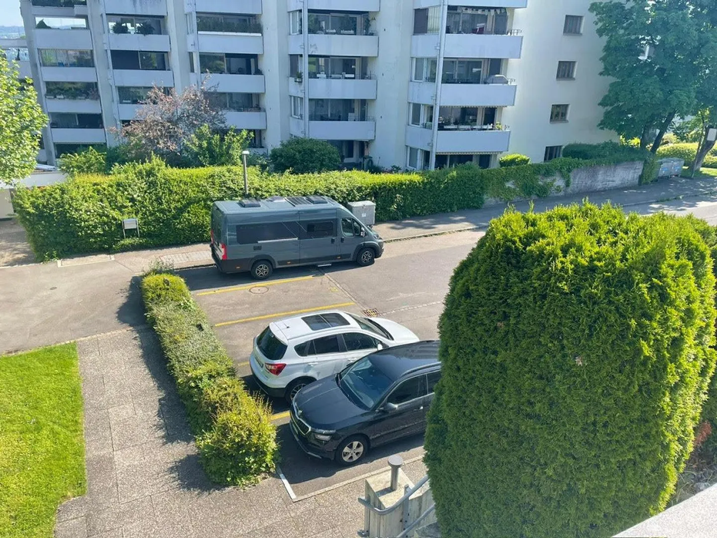 Quiet corner apartment with underground parking space - Photo 11 of 16