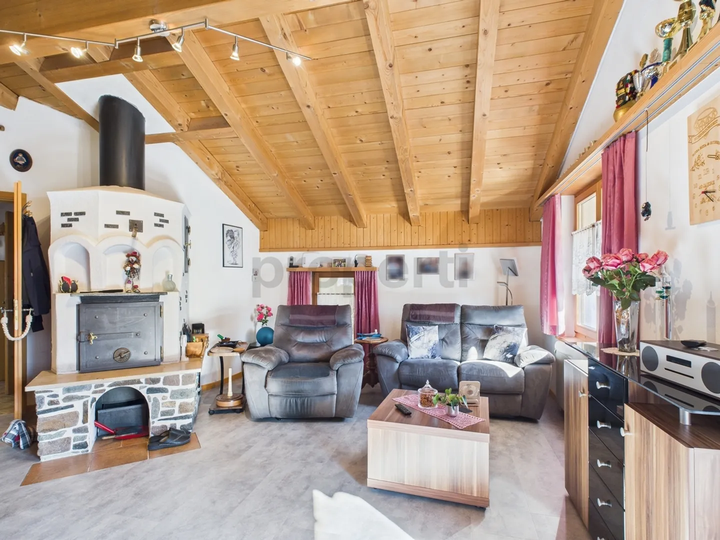 Maison individuelle ensoleillée avec grand atelier, garage et jardin - Photo 5 sur 13