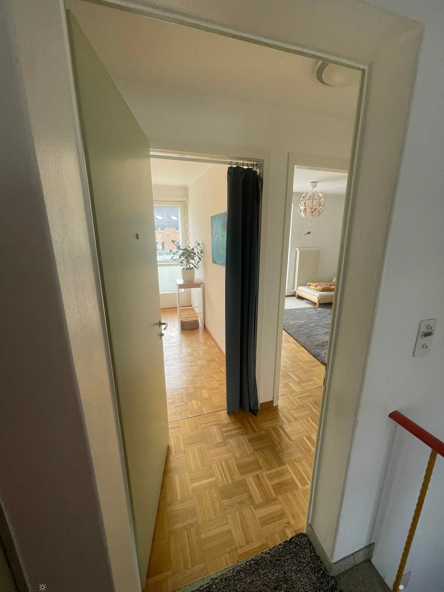 Incantevole appartamento mansardato 2.5 locali con balcone a Biel/Bienne - Foto 4 di 9