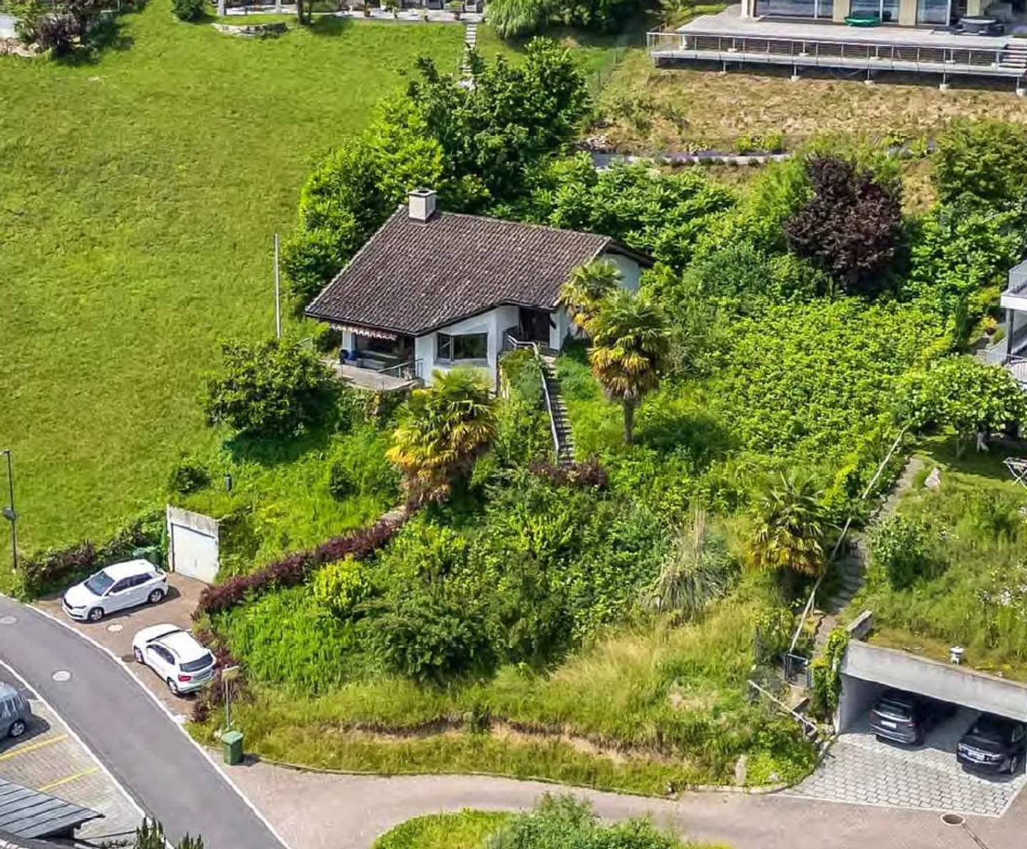 Incantevole casa unifamiliare con vista sulle montagne e sul lago e ampio giardino - Foto 5 di 9