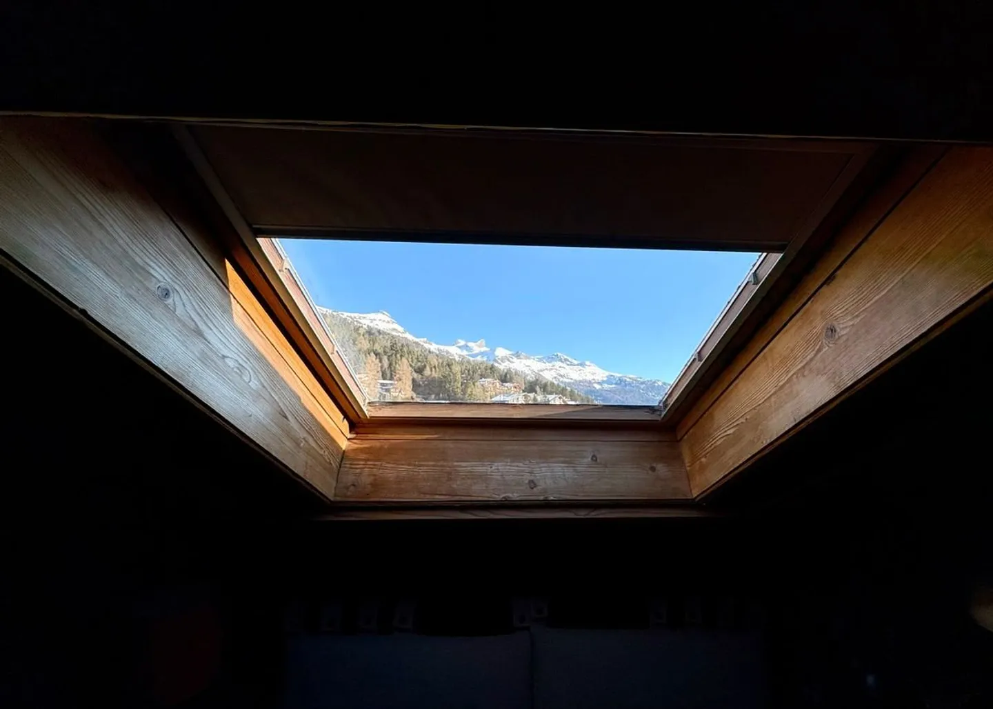 Appartement 2.5 pièces en attique duplex, charme et panorama exceptionnel - Foto 13 von 13