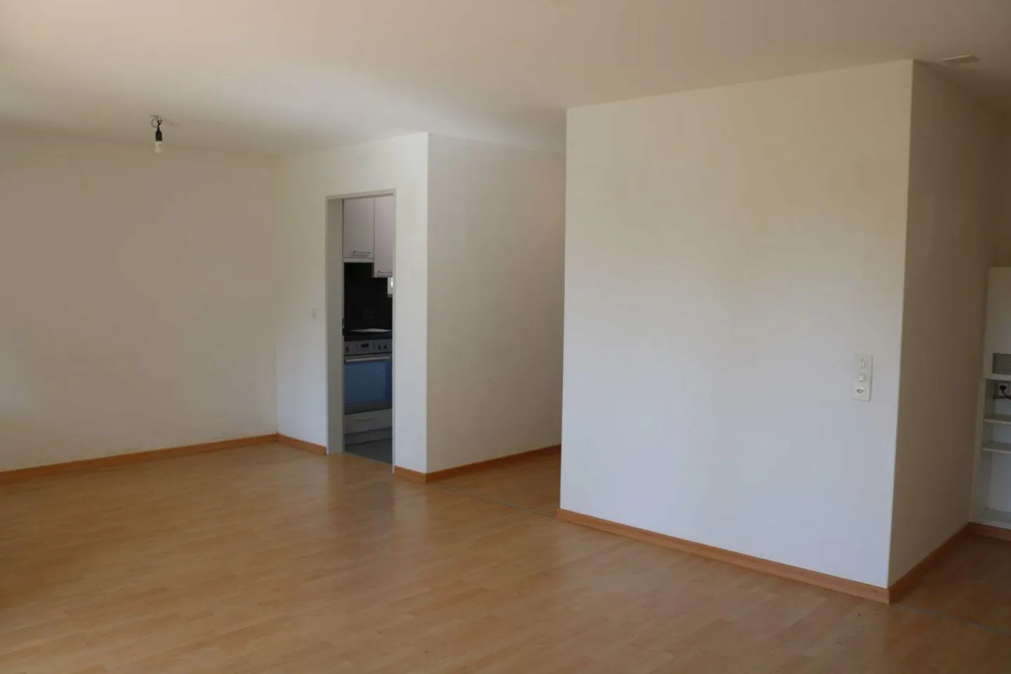 Helle Single-Wohnung mit Sitzplatz - Foto 3 von 9