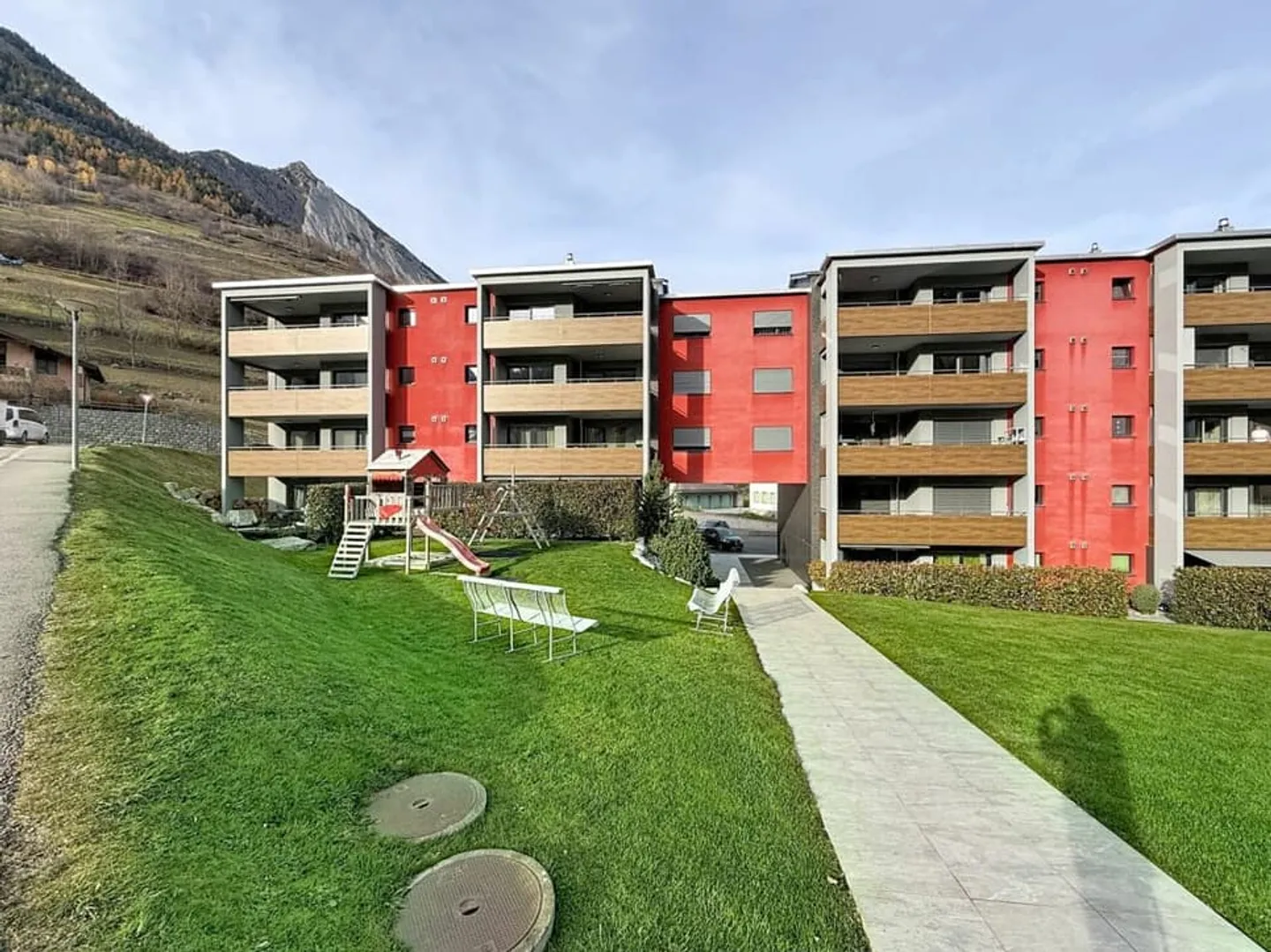 Spacious and bright 3.5-room apartment in Orsières - Photo 2 of 13