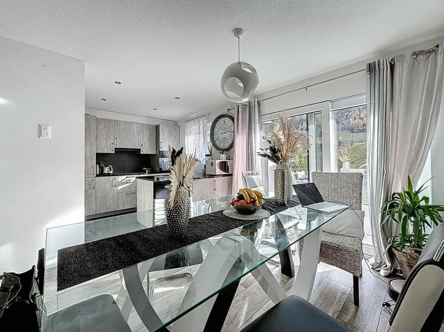 Spacious and bright 3.5-room apartment in Orsières - Photo 8 of 13