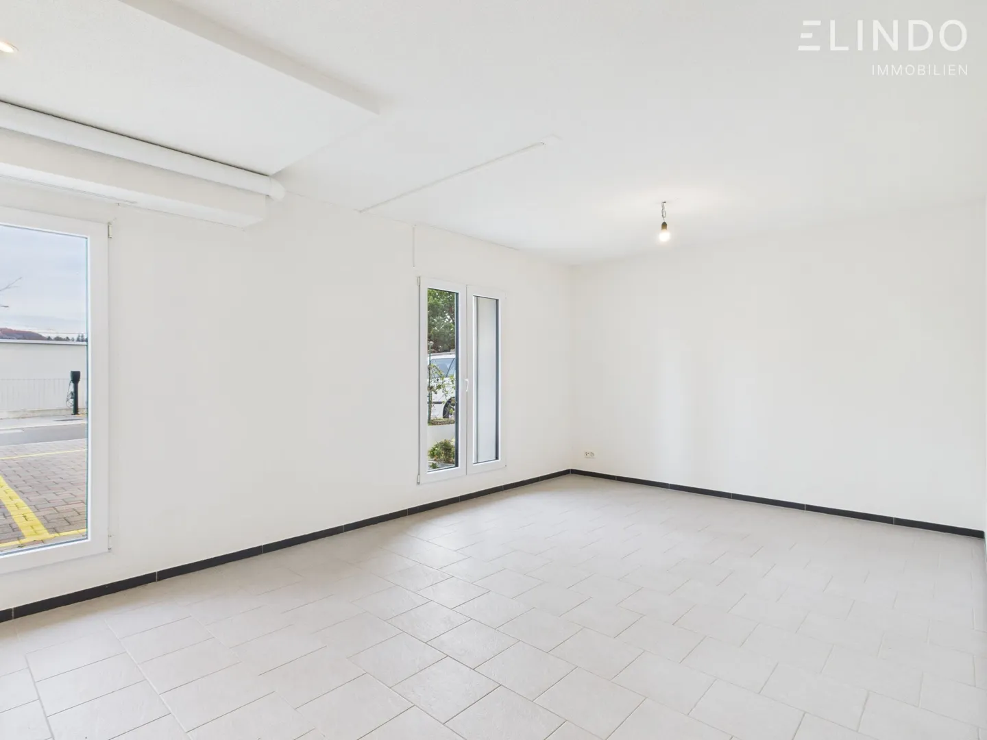 Attractive 2.5-room apartment with modern amenities - Photo 2 of 4