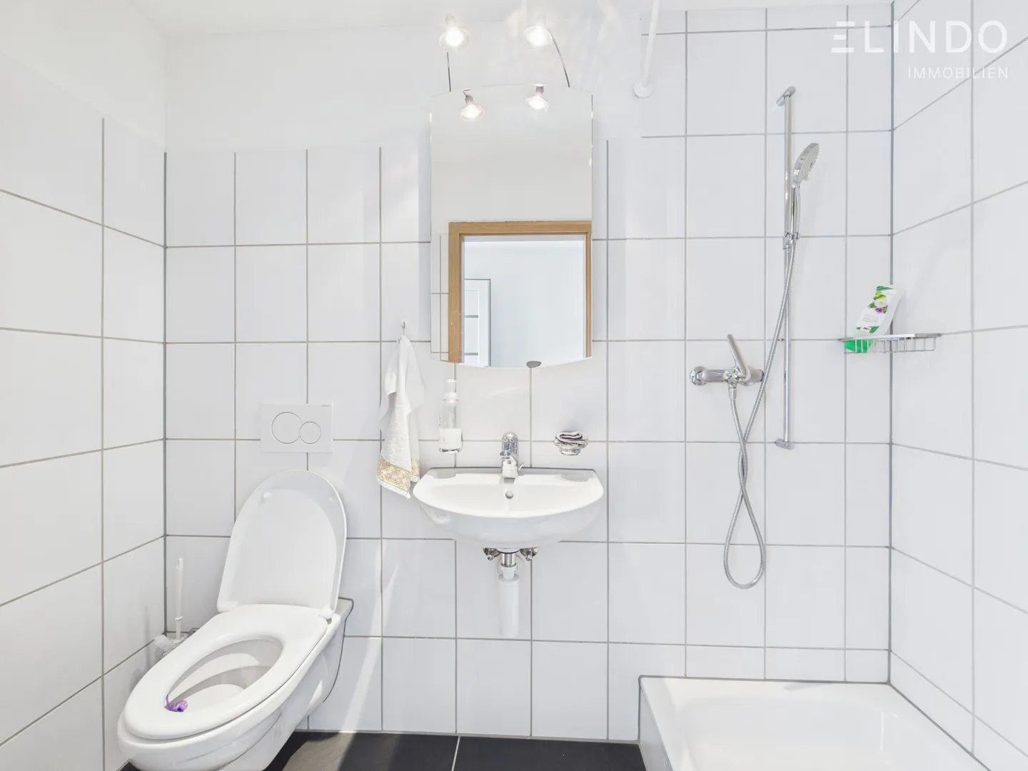 Attractive 2.5-room apartment with modern amenities - Photo 3 of 4