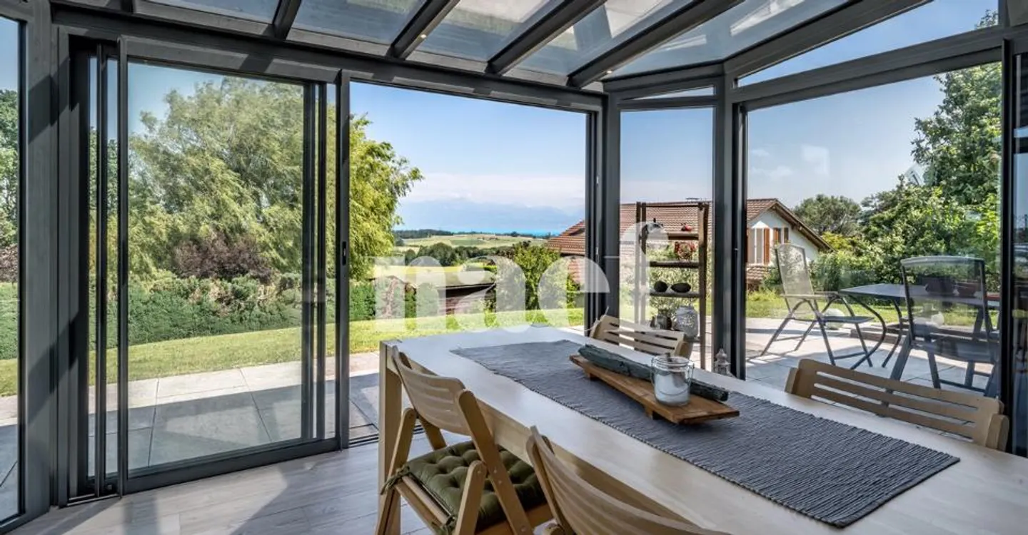 Zeitgenössische Villa in Apples - Foto 1 von 12