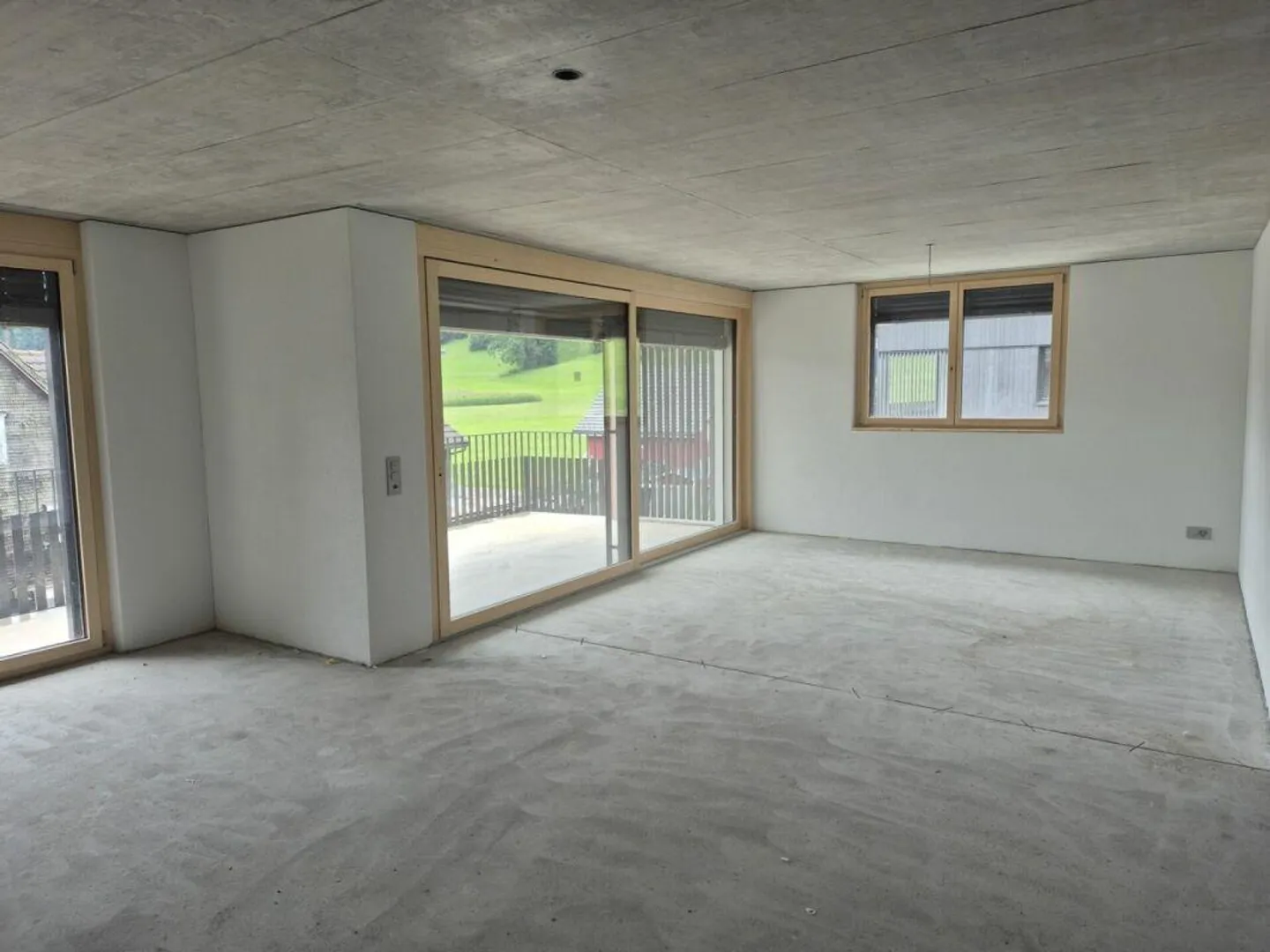 Neubau 4.5-Zimmerwohnung mit grossem Balkon – Sonne & Ruhe garantiert - Foto 2 von 10