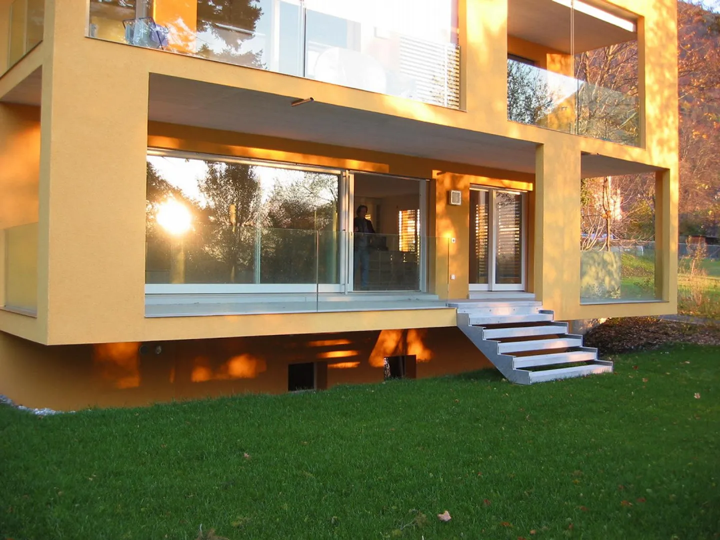 Ampio e luminoso appartamento al piano terra di 5,5 stanze con giardino privato - Foto 2 di 11