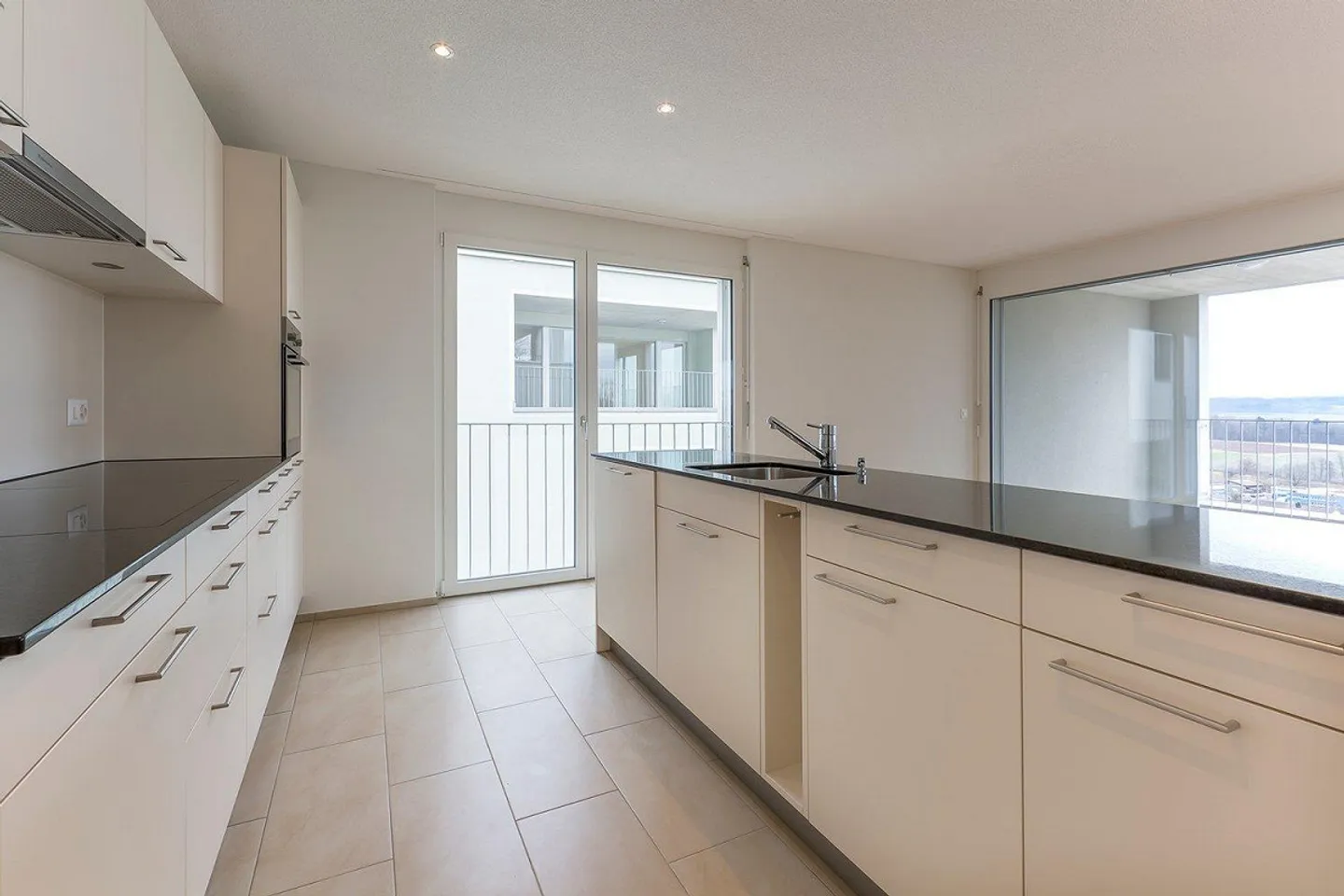 Spacious Family Apartment - Photo 3 of 10