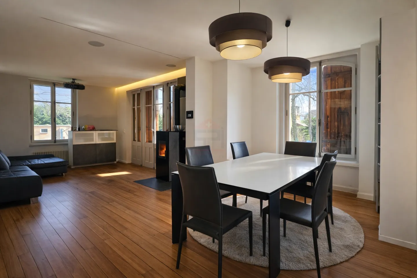 Maison Élégante Rénovée - Photo 2 sur 9