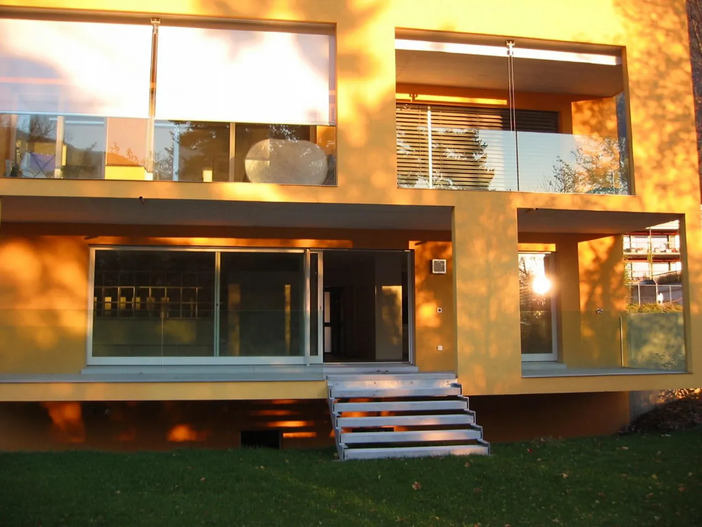 Ampio e luminoso appartamento al piano terra di 5,5 stanze con giardino privato - Foto 1 di 11