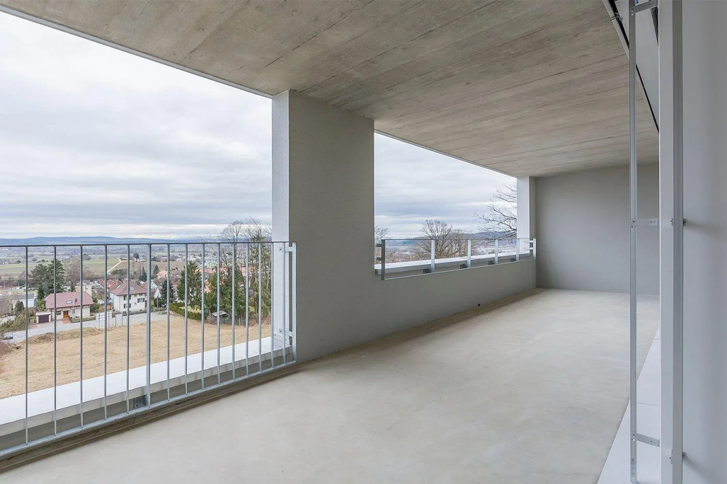 Spacious Family Apartment - Photo 5 of 10