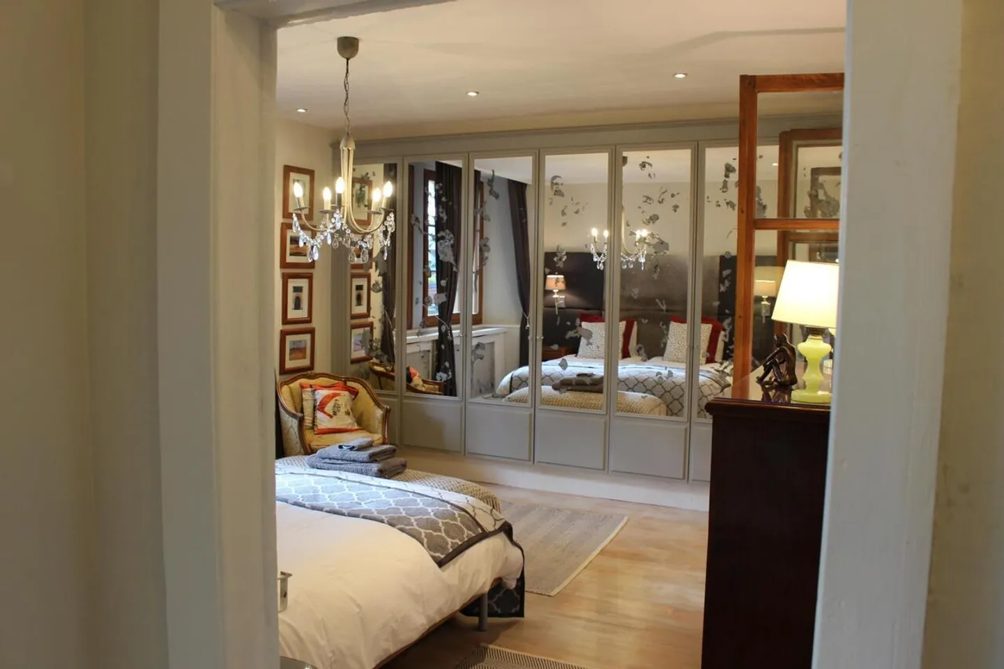 Wunderschöne möblierte Wohnung mit Garten - Foto 5 von 7