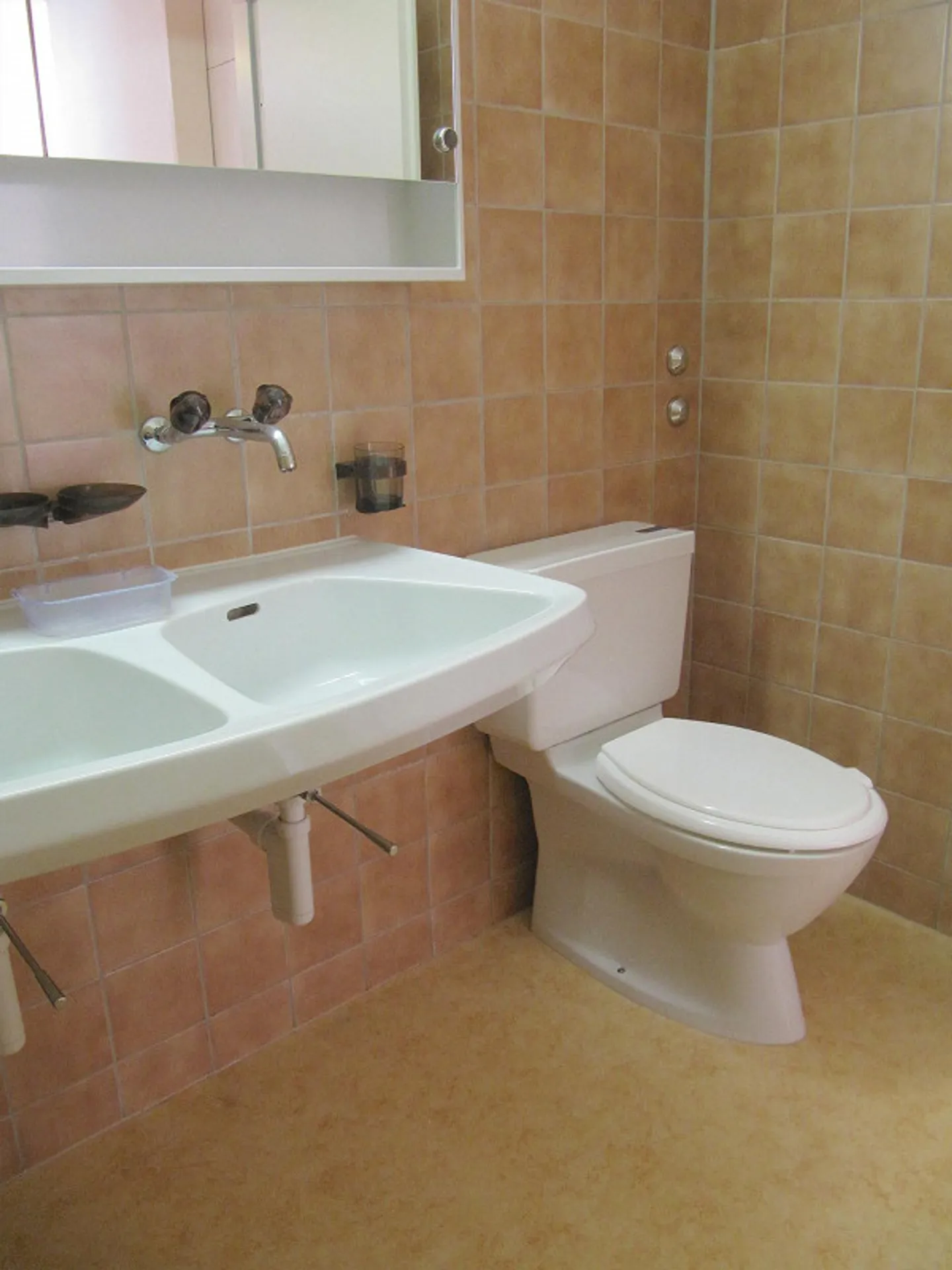 Geräumige Wohnung mit Balkon - Foto 11 von 15