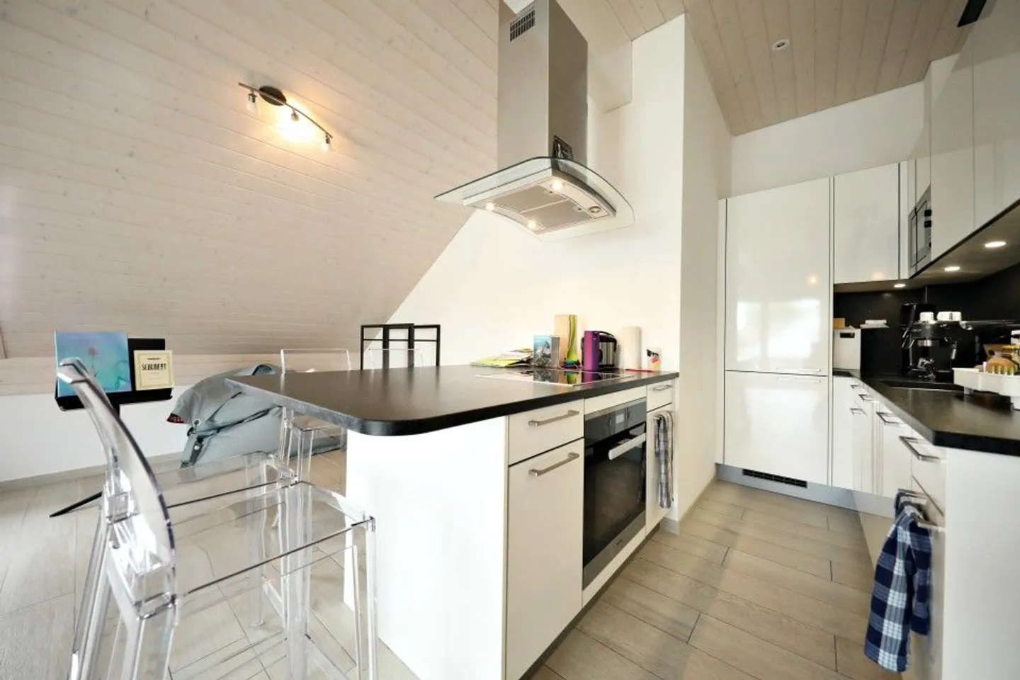 Prächtige 3,5-Zimmer-Wohnung im Zentrum von Gingins - Balkon - Parkplatz - Foto 4 von 8