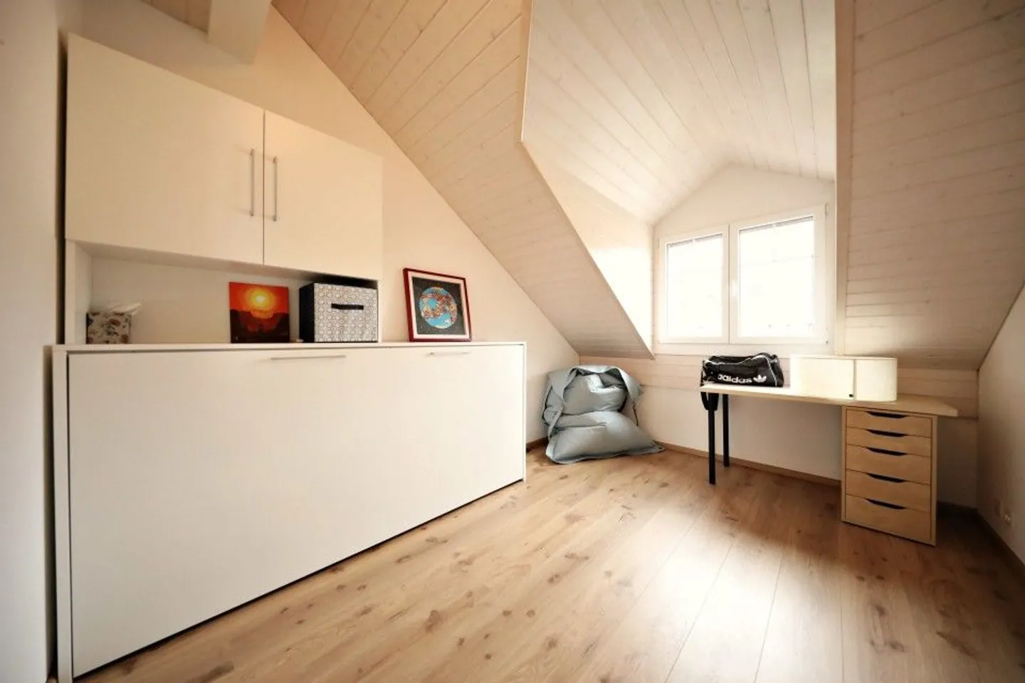 Prächtige 3,5-Zimmer-Wohnung im Zentrum von Gingins - Balkon - Parkplatz - Foto 8 von 8