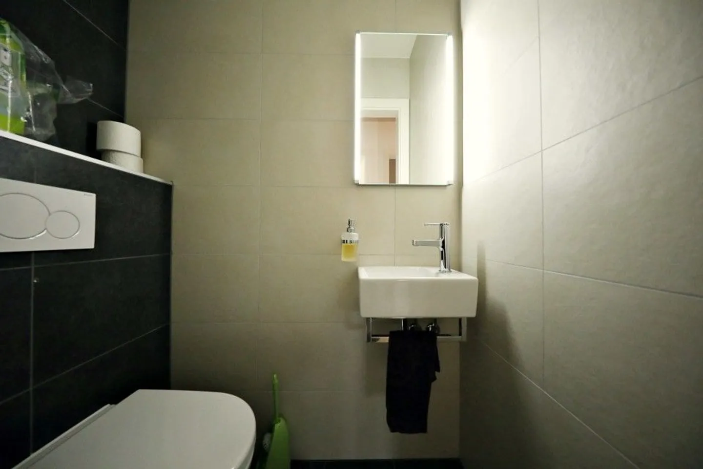 Prächtige 3,5-Zimmer-Wohnung im Zentrum von Gingins - Balkon - Parkplatz - Foto 7 von 8