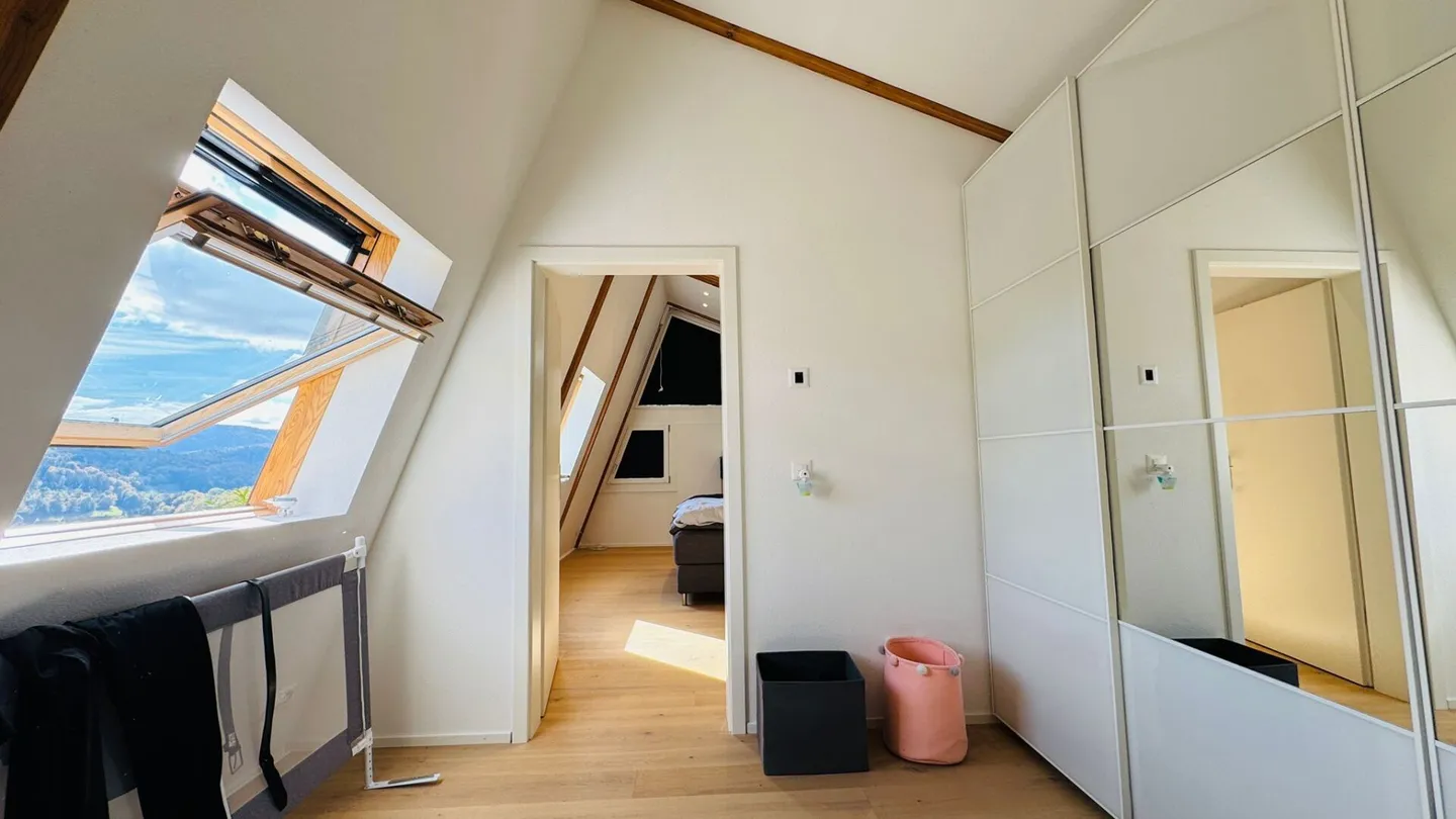 Maison individuelle luxueuse de 6,5 pièces avec piscine, jardin et double garage - Photo 10 sur 26