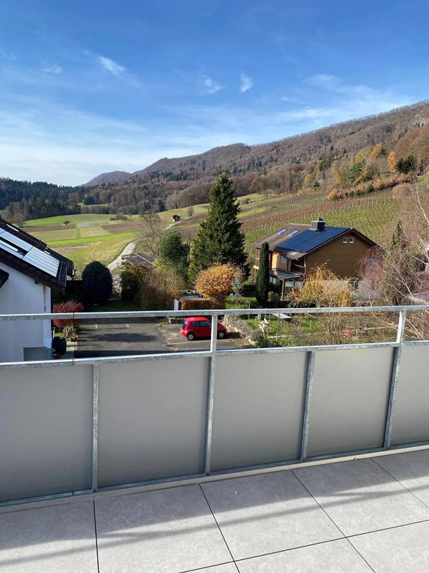 Balcon spacieux avec vue sur la verdure / Première location - Photo 2 sur 13