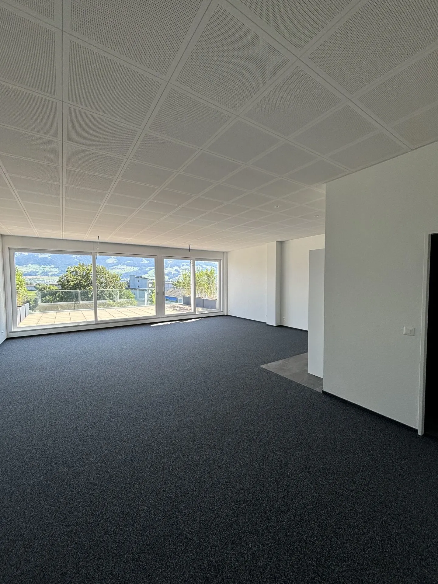 Spazio ufficio con vista lago di 74m2 - Foto 3 di 6